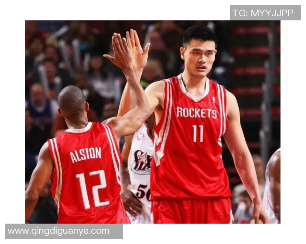 2002年姚明初登NBA舞台对阵湖人展现巨星潜力与篮球魅力